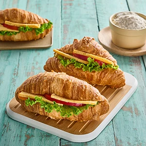 cheddar-croissant-1pc-4BK0201114-thumb-4BK0201114