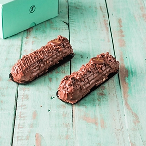 chocolate-milk-hazelnut-eclair-piece-4WD0113114-194-1