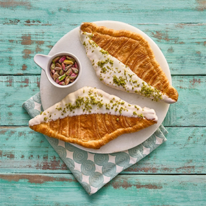 flat-croissant-white-chocolate-almond-4Bk0201129-22-copy