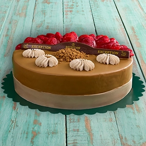 half-strawberry-half-lotus-cake-size-24-4WD0301108-222-1