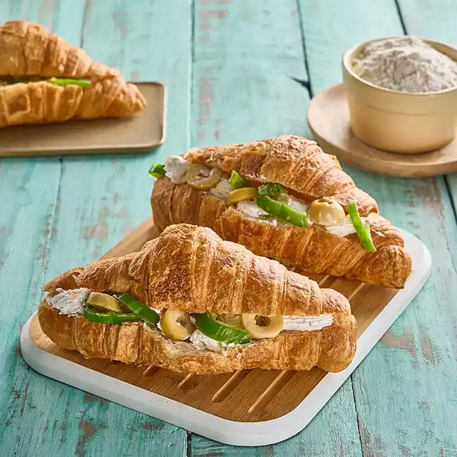 white-cheese-croissant-1pc-4BK0201107-gall-4BK0201107-1