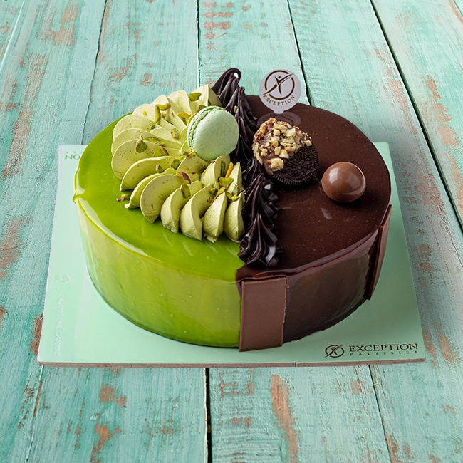 half-chocolate-half-pistachio-cake-20round-4WD0305158-%D9%86%D8%B5-%D8%B4%D9%88%D9%83%D9%88%D9%84%D8%A7%D8%AA%D8%A9-%D9%86%D8%B5-%D8%A8%D8%B3%D8%AA%D8%A7%D8%B4%D9%8A%D9%88